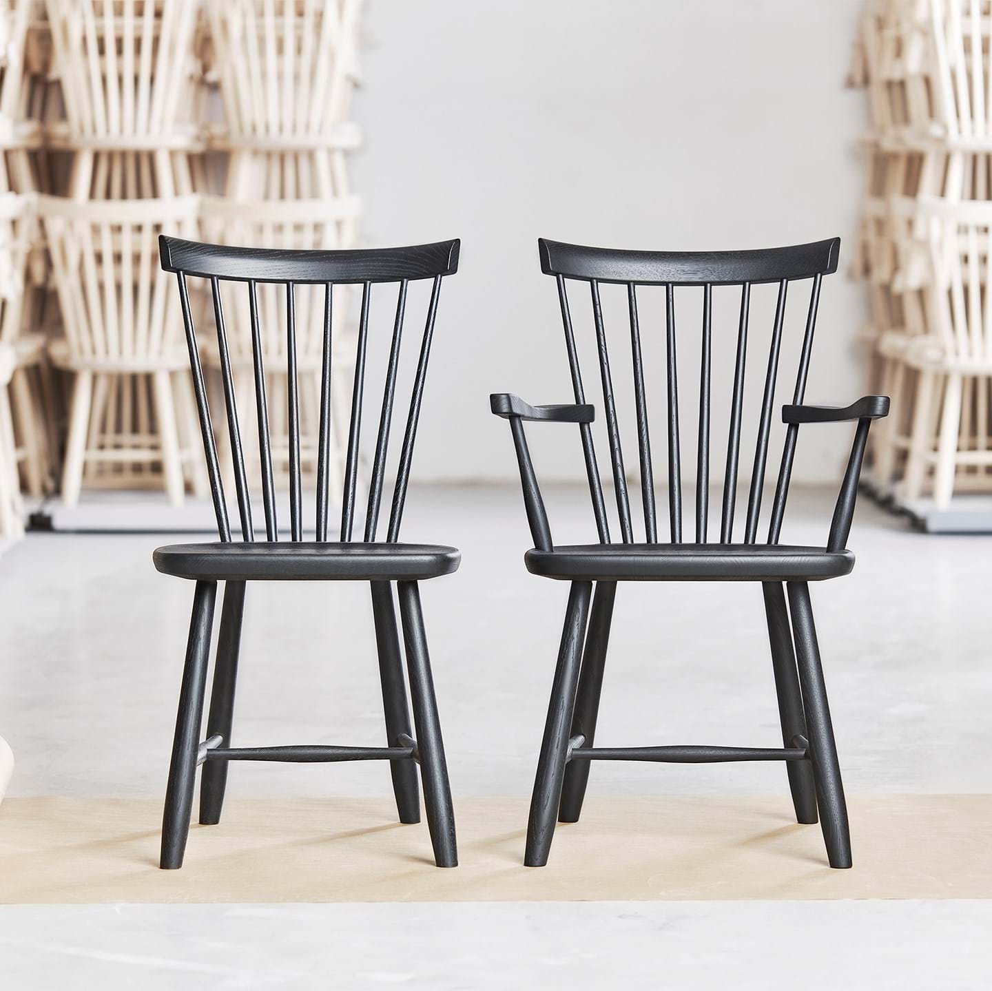 Lilla Åland Karmstol Ek från Vålamagasinet Matstolar, Stolab, Image-2