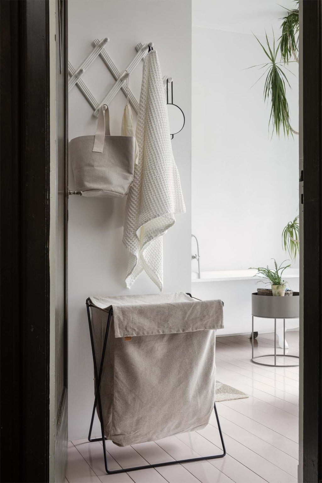 Herman Laundry Stand från Vålamagasinet Soptunnor och tvättkorgar, Ferm Living, Image-3