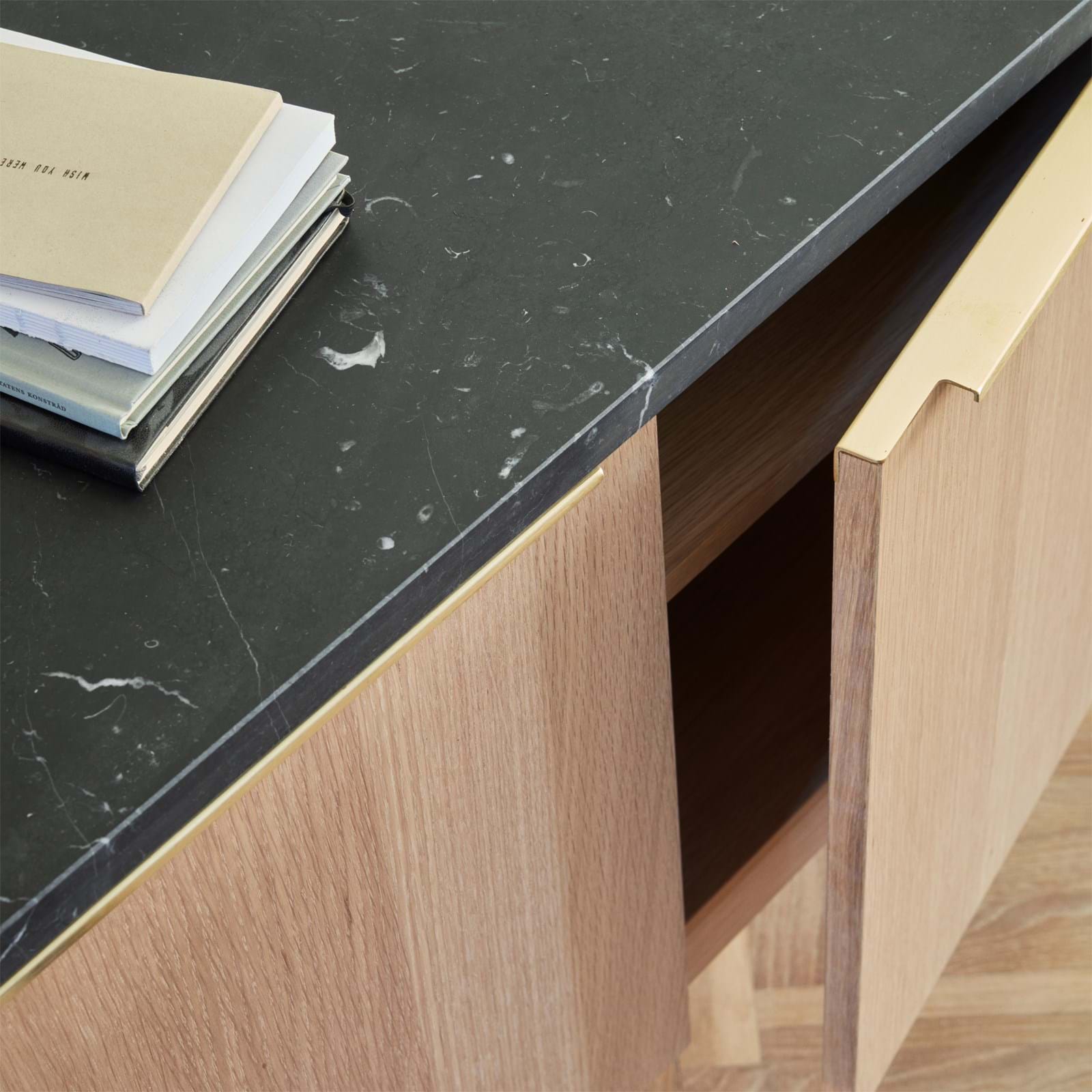 Jut Cabinet Oak/Marble från Vålamagasinet Skänkar och sideboards, Skagerak, Image-3