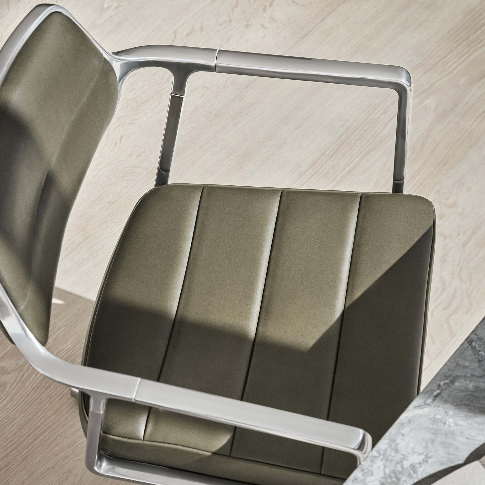 Vipp 453+ Swivel Chair With Castors från Vålamagasinet Skrivbordsstolar, Vipp, Image-6