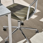 Vipp 453+ Swivel Chair With Gliders från Vålamagasinet Skrivbordsstolar, Vipp, Image-5