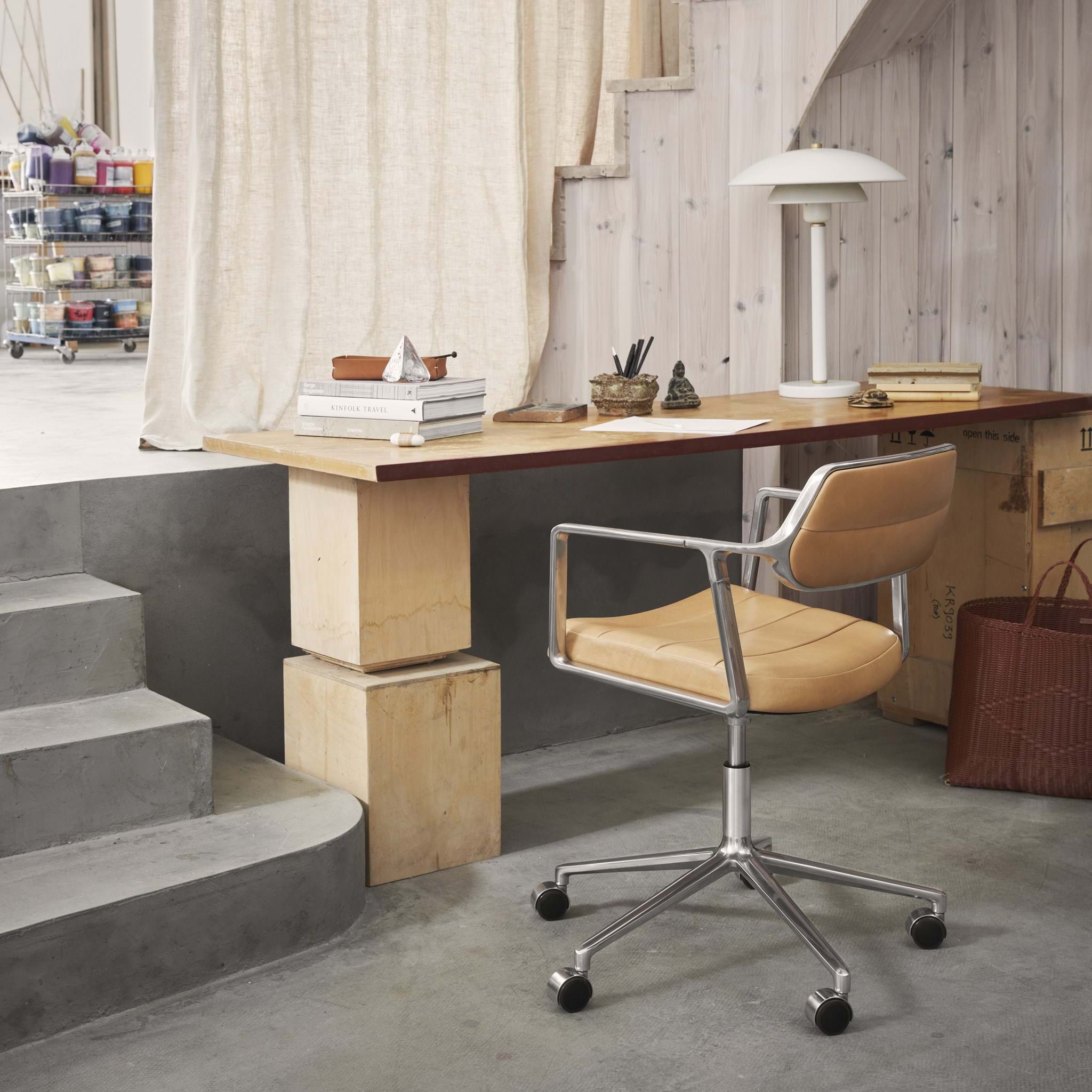 Vipp 453+ Swivel Chair With Castors från Vålamagasinet Skrivbordsstolar, Vipp, Image-2