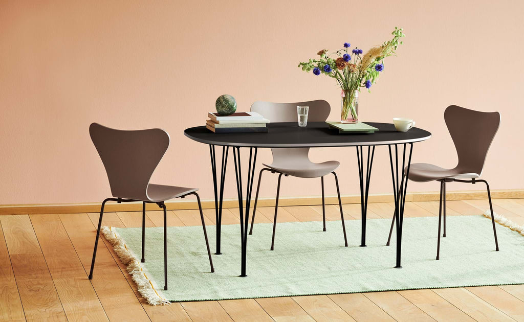 Sjuan 3107 Stol Lackad från Vålamagasinet Matstolar, Fritz Hansen, Image-5