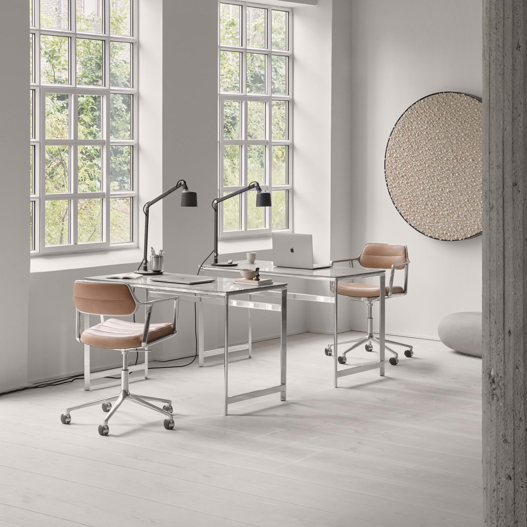 Vipp 453+ Swivel Chair With Gliders från Vålamagasinet Skrivbordsstolar, Vipp, Image-5