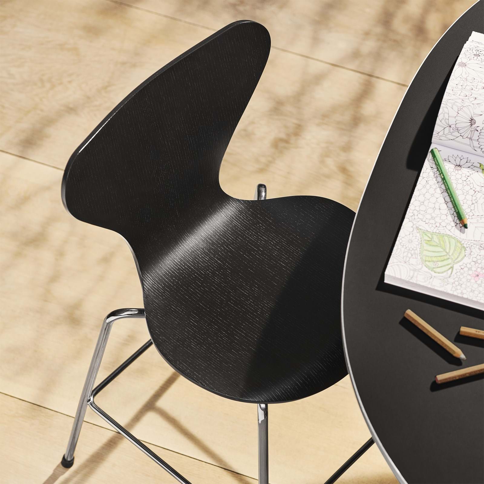 Sjuan 3177 Stol Junior från Vålamagasinet Matstolar, Fritz Hansen, Image-2