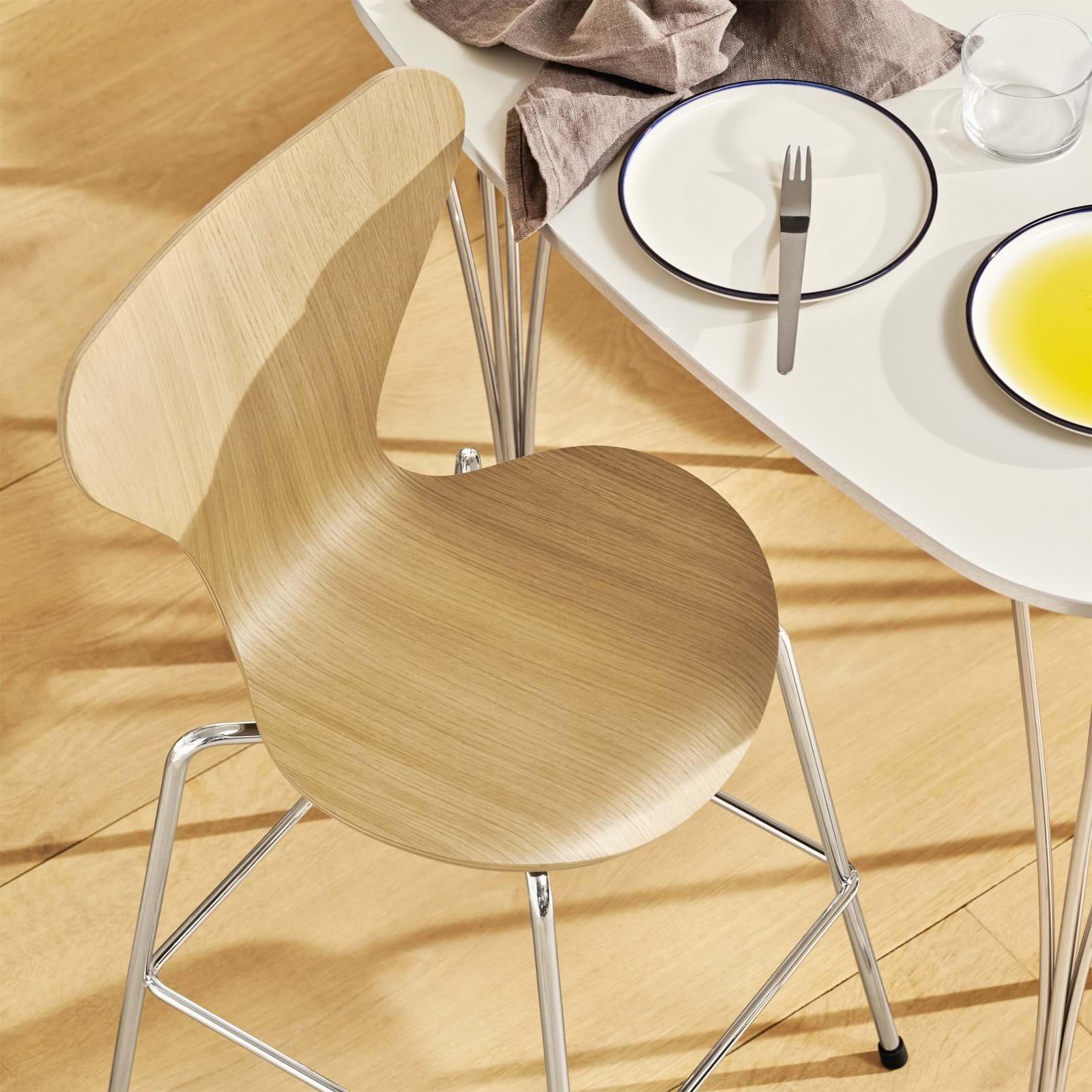 Sjuan 3177 Stol Junior från Vålamagasinet Matstolar, Fritz Hansen, Image-3