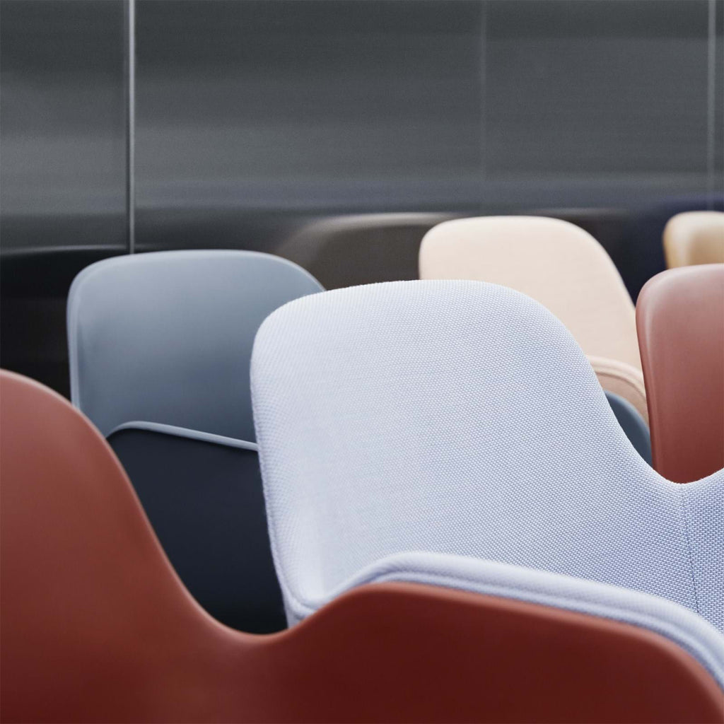 Form Armchair Walnut från Vålamagasinet Matstolar, Normann Copenhagen, Image-2