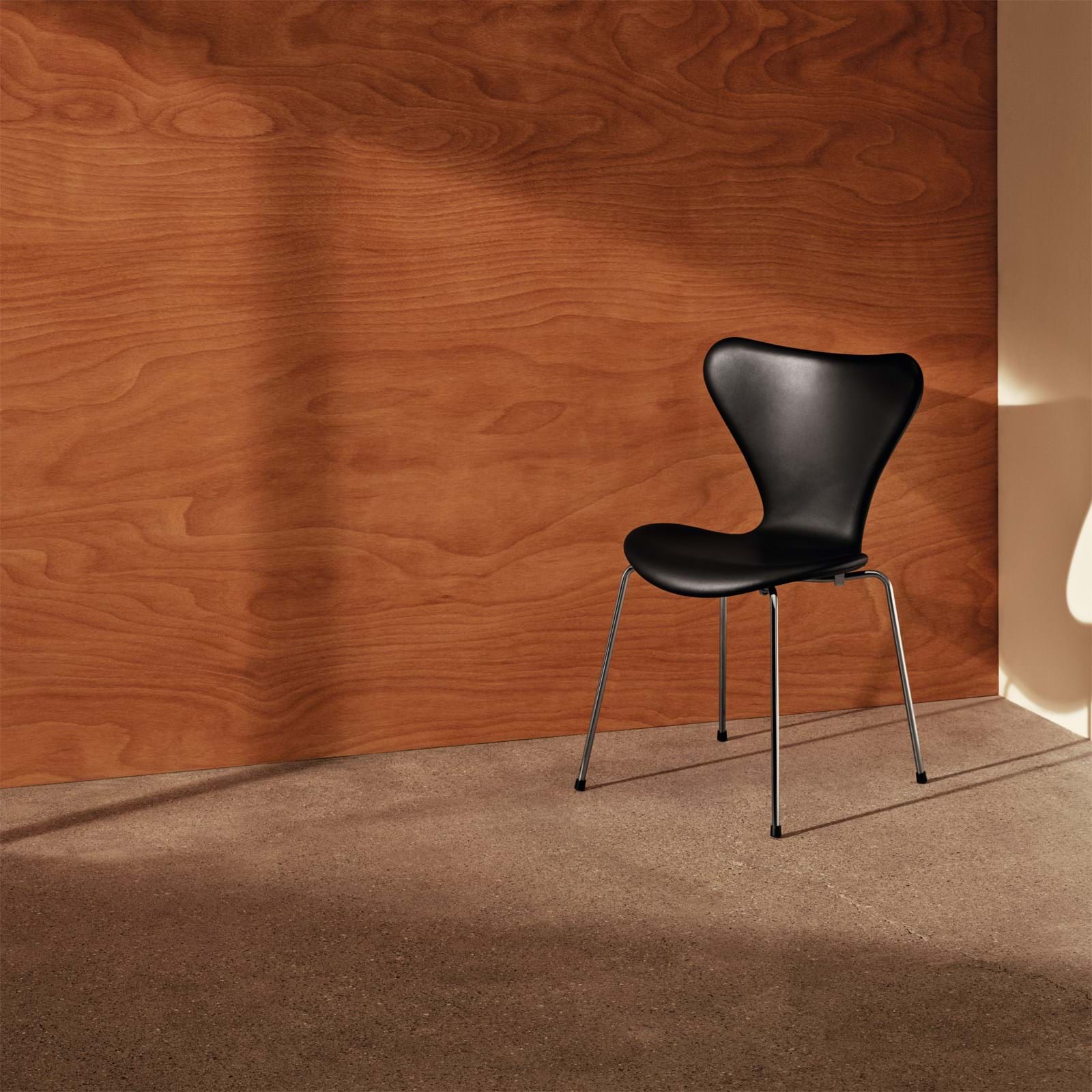 Sjuan 3107 Stol Helklädd från Vålamagasinet Matstolar, Fritz Hansen, Image-2