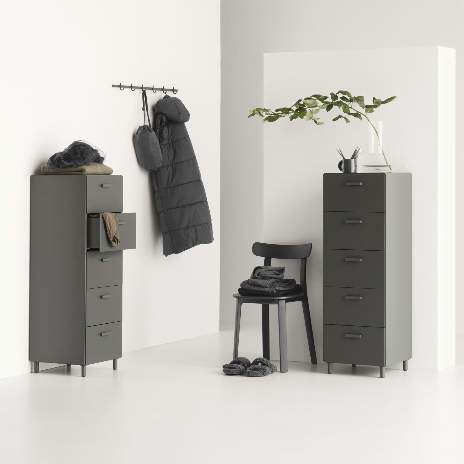 Relief Byrå Hög från Vålamagasinet Byråar, Relief, Image-6