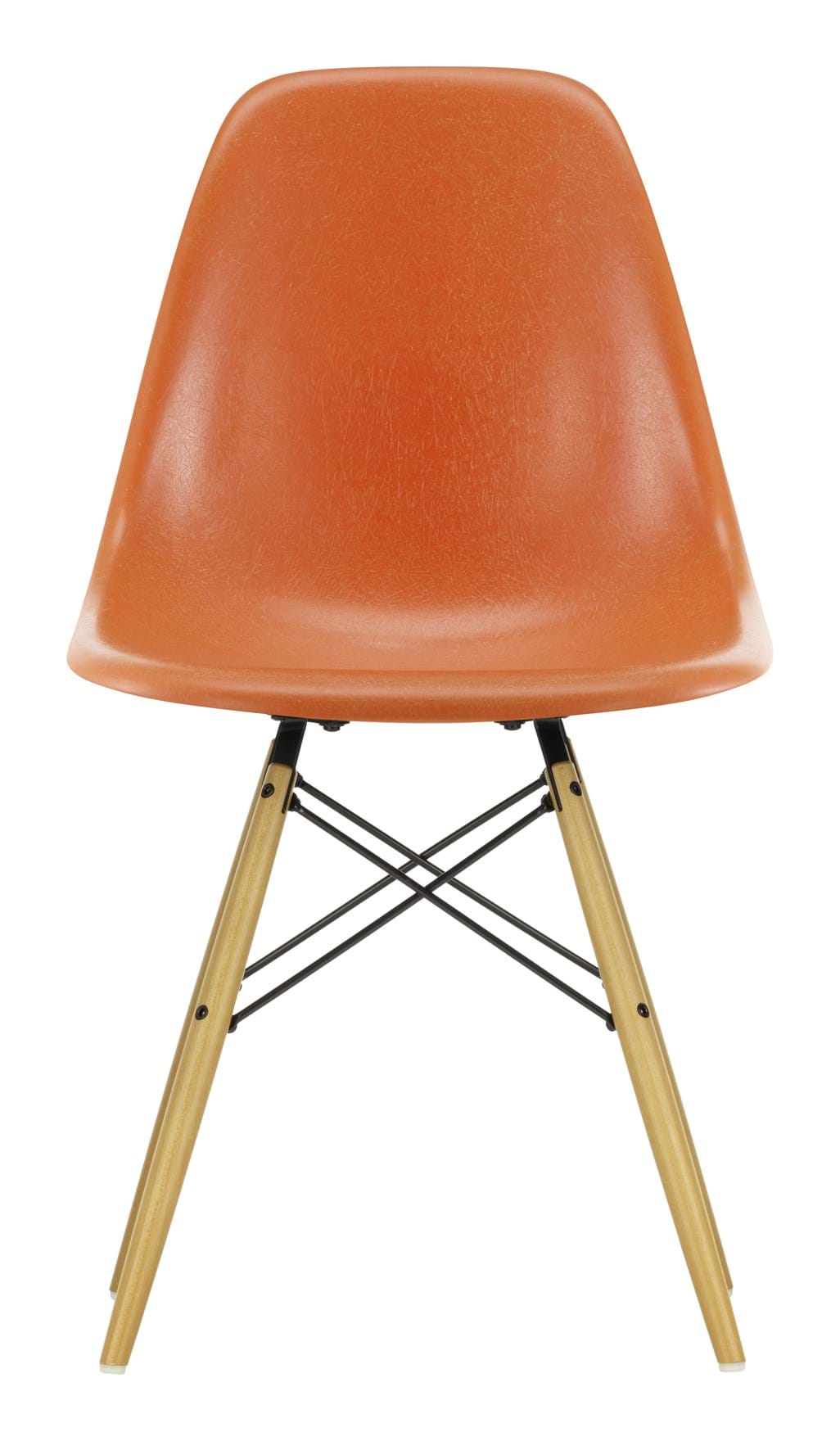 Eames Fiberglass Chair DSW Golden Maple från Vålamagasinet Matstolar, Vitra, Image-1