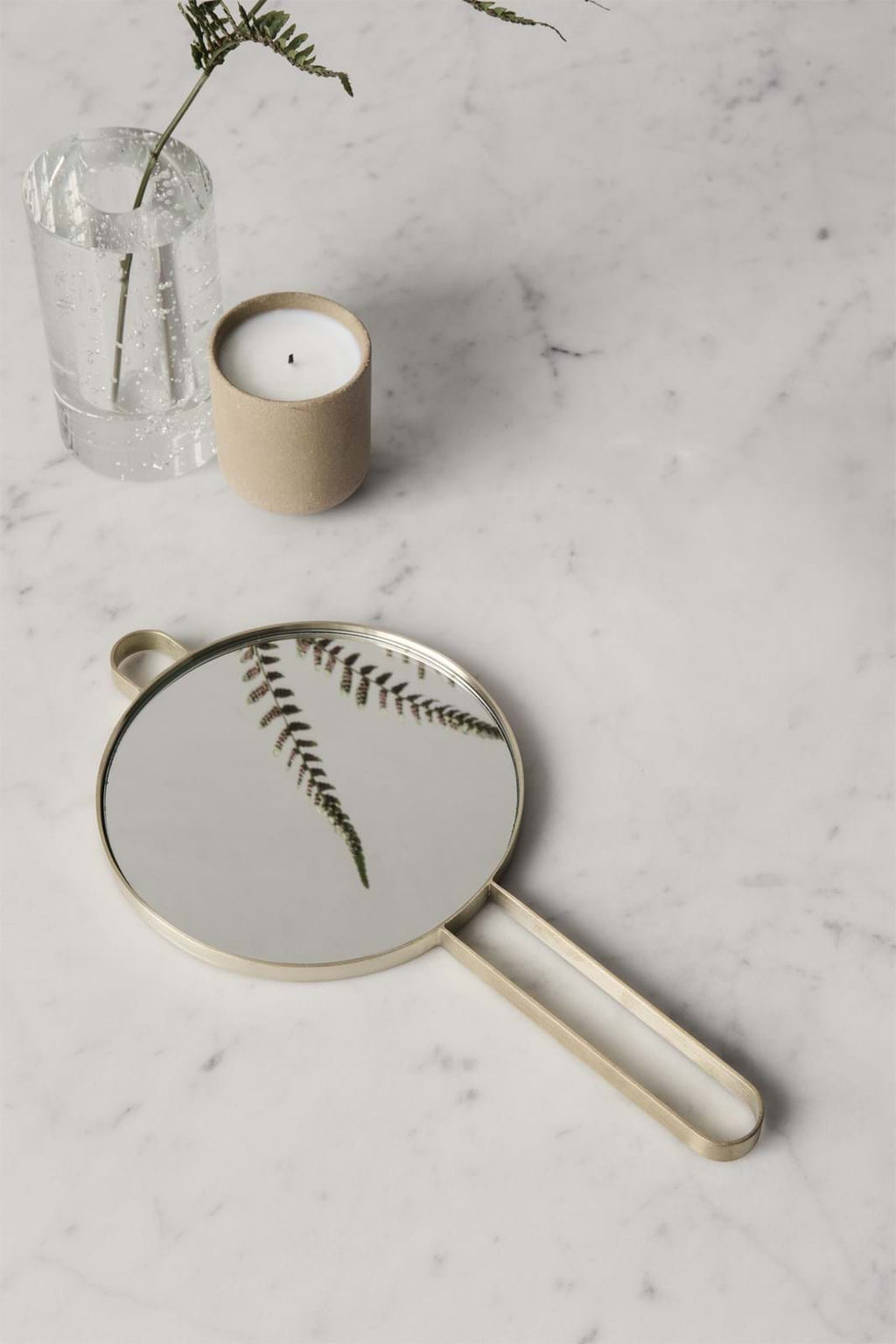 Poise Hand Mirror från Vålamagasinet Speglar, Ferm Living, Image-2
