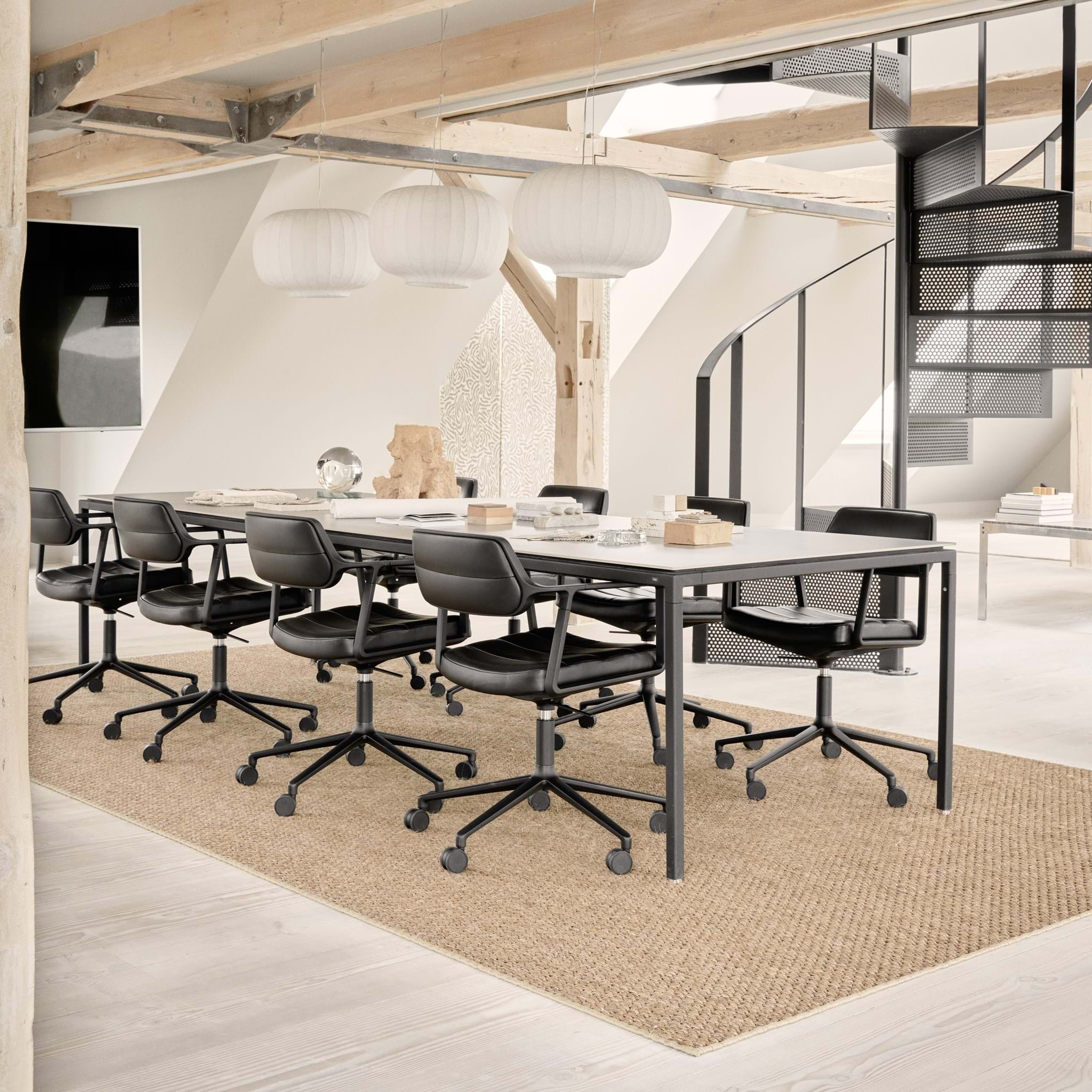 Vipp 453+ Swivel Chair With Gliders från Vålamagasinet Skrivbordsstolar, Vipp, Image-2