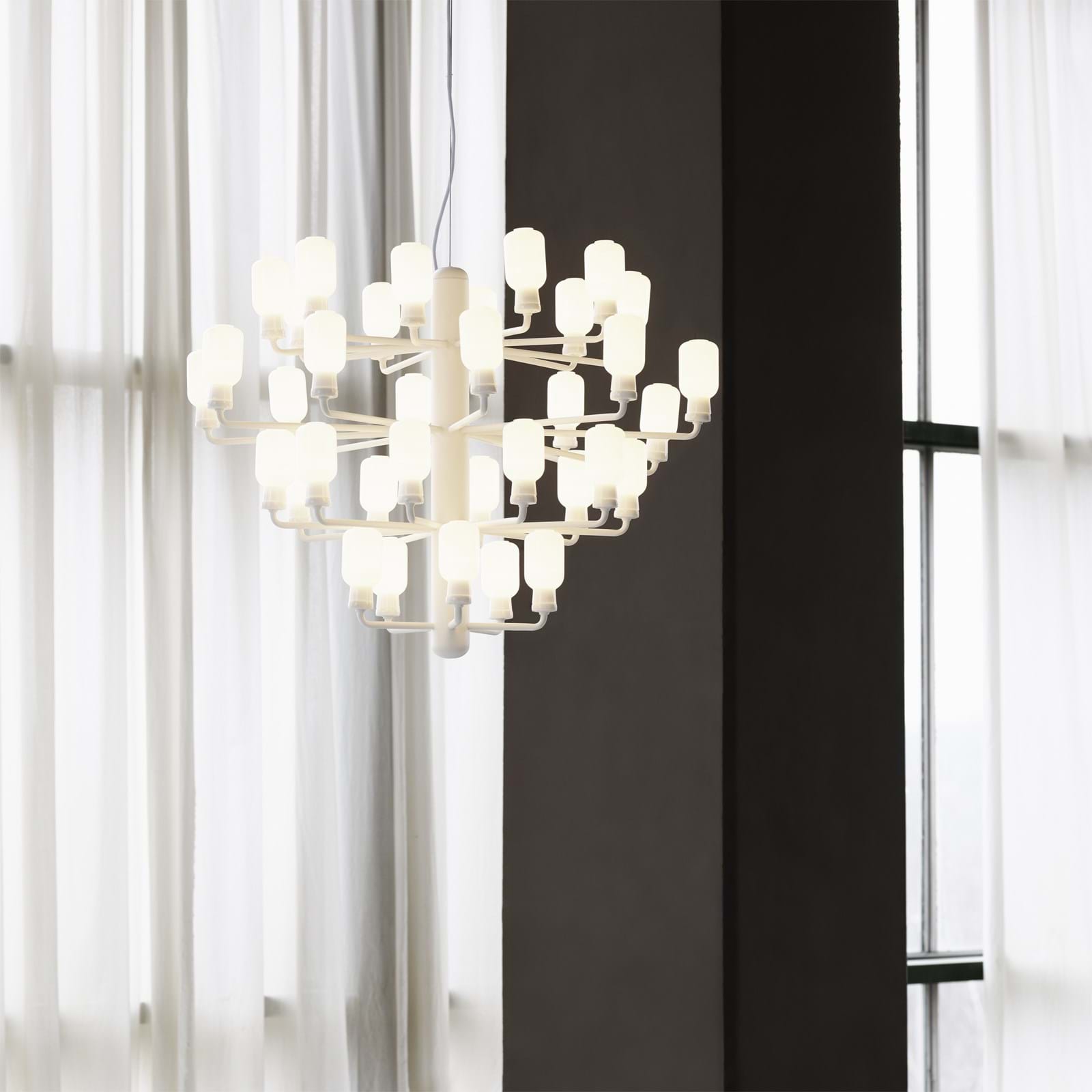 Amp Chandelier Large från Vålamagasinet Taklampor, Normann Copenhagen, Image-4
