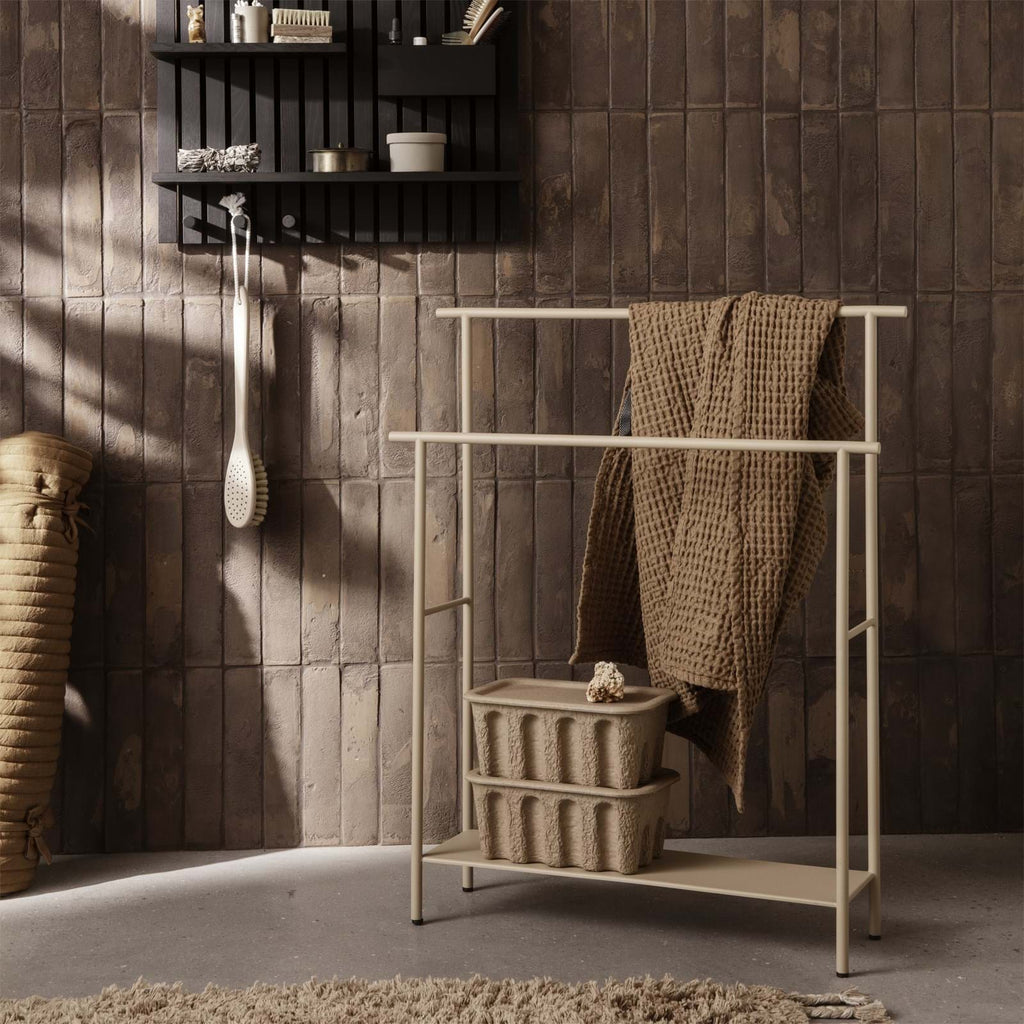 Dora Towel Stand från Vålamagasinet Galgar och hängare, Ferm Living, Image-2