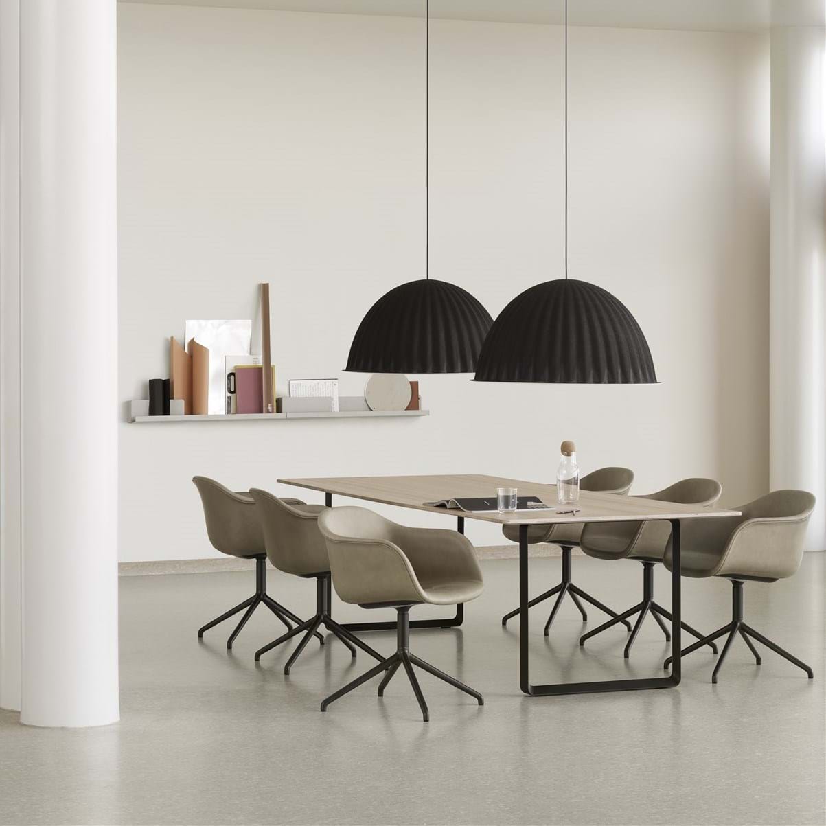 Under The Bell Ø82 cm från Vålamagasinet Taklampor, Muuto, Image-4