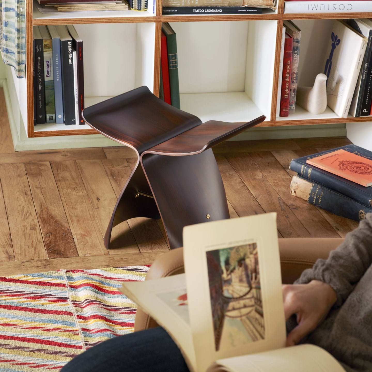 Butterfly Stool från Vålamagasinet Bänkar och pallar, Vitra, Image-2