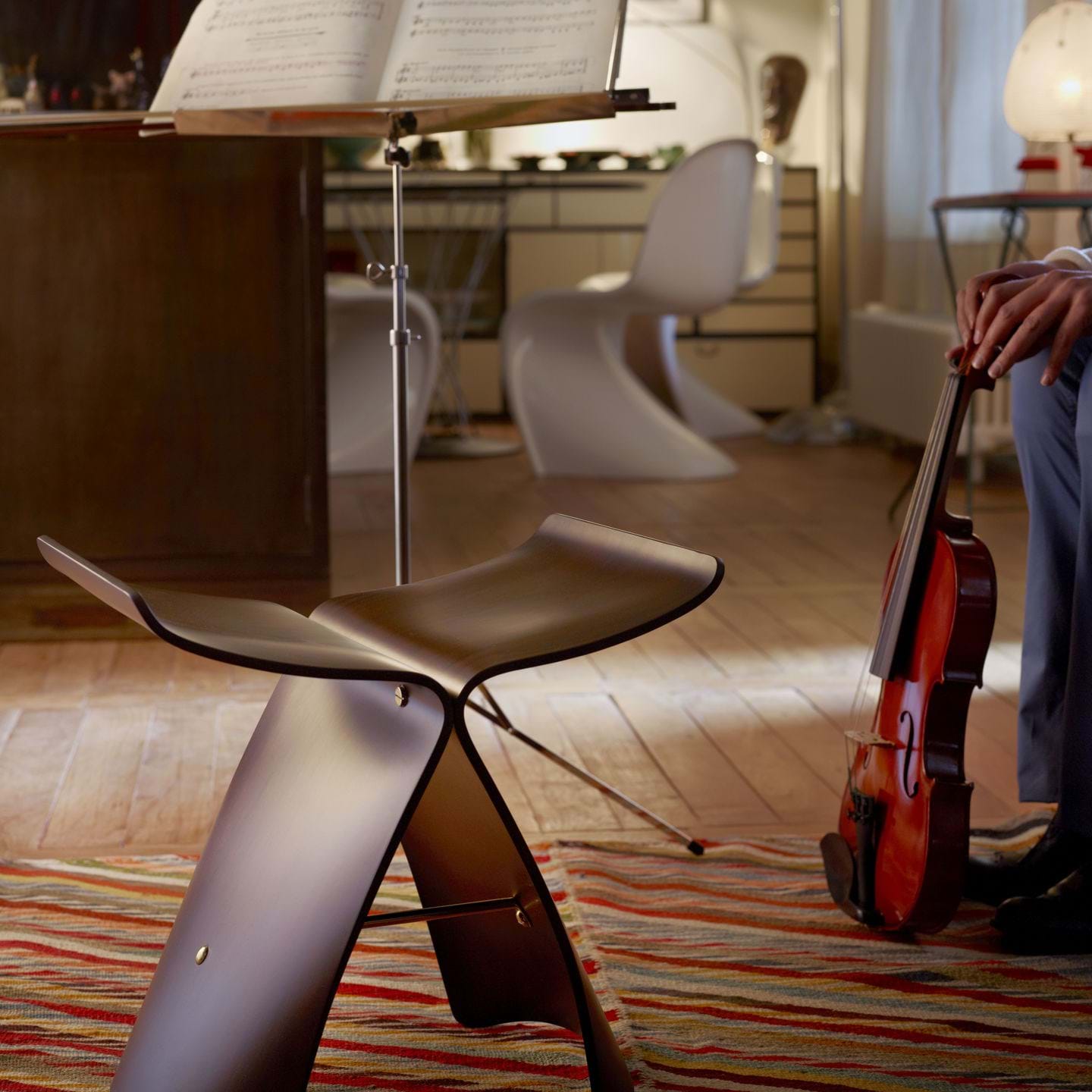 Butterfly Stool från Vålamagasinet Bänkar och pallar, Vitra, Image-3