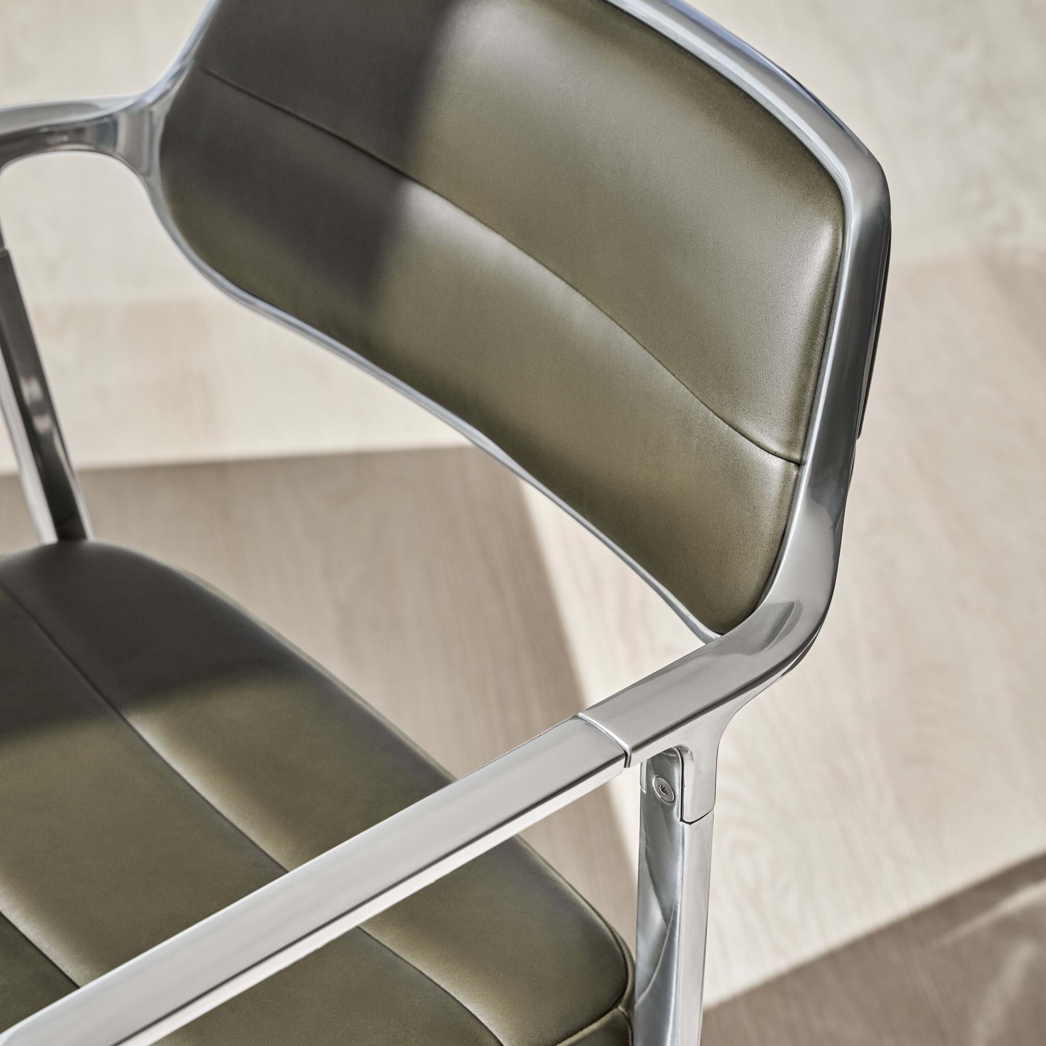 Vipp 453+ Swivel Chair With Castors från Vålamagasinet Skrivbordsstolar, Vipp, Image-7