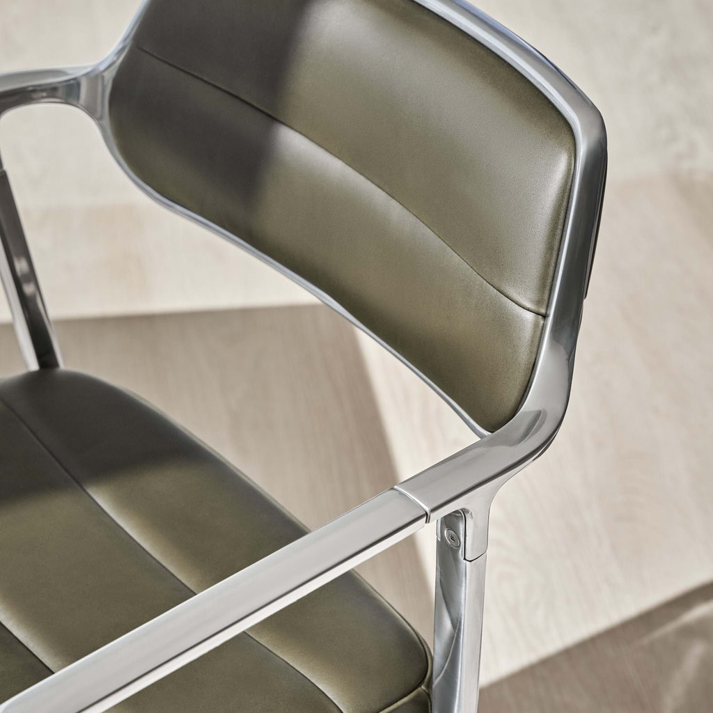 Vipp 453+ Swivel Chair With Gliders från Vålamagasinet Skrivbordsstolar, Vipp, Image-7
