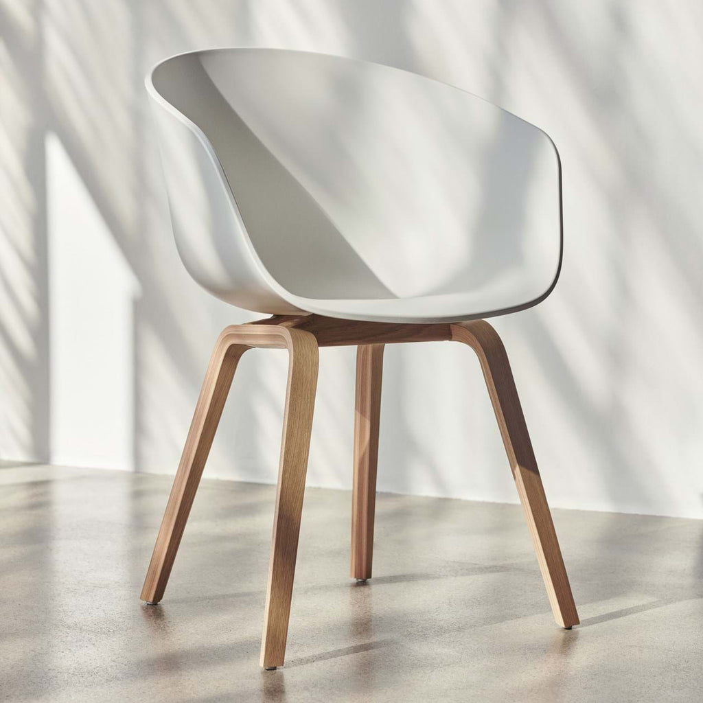 About a Chair AAC22 Black Lacquered Oak från Vålamagasinet Matstolar, HAY, Image-2