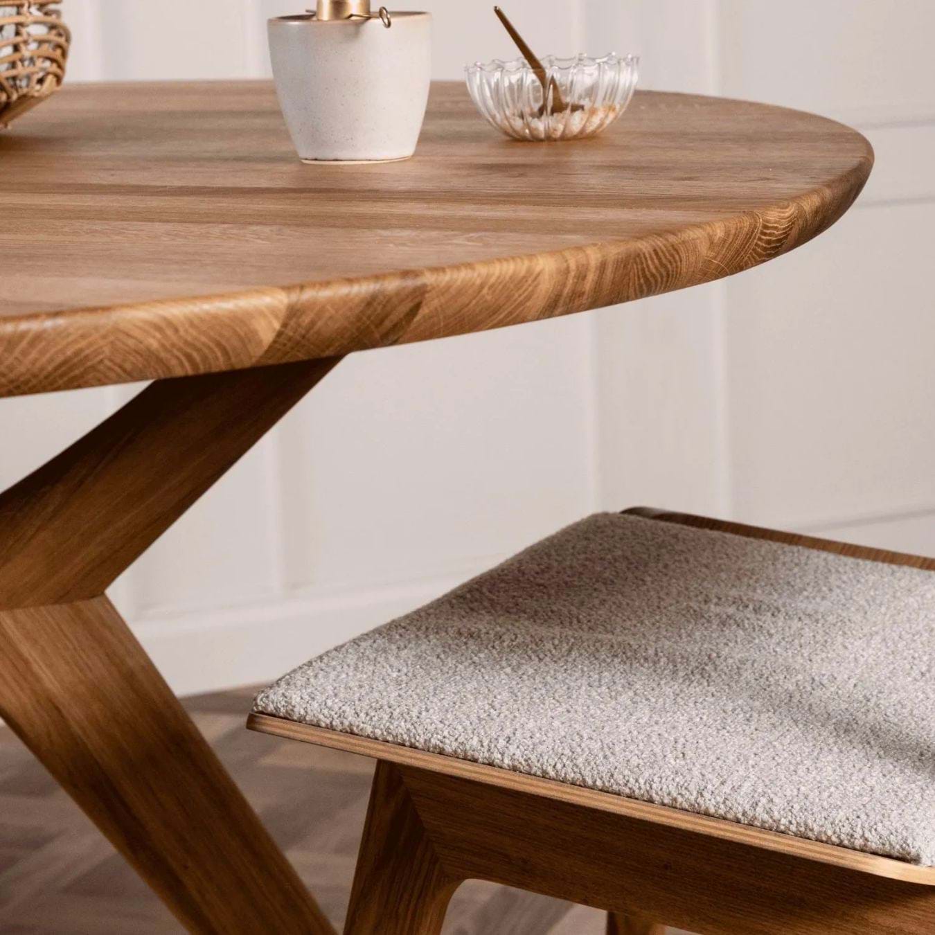 Amelia Runt Bord Brunoljad Ek från Vålamagasinet Matbord, Kristensen Kristensen, Image-4