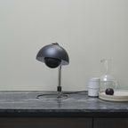 Flowerpot VP4 Table Lamp från Vålamagasinet Bordslampor, &Tradition, Image-2