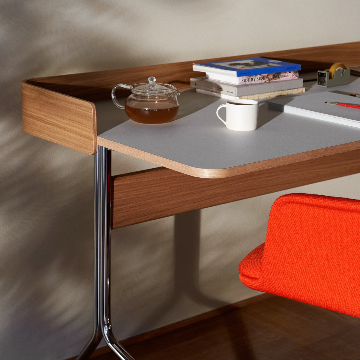 Pavilion Desk AV17