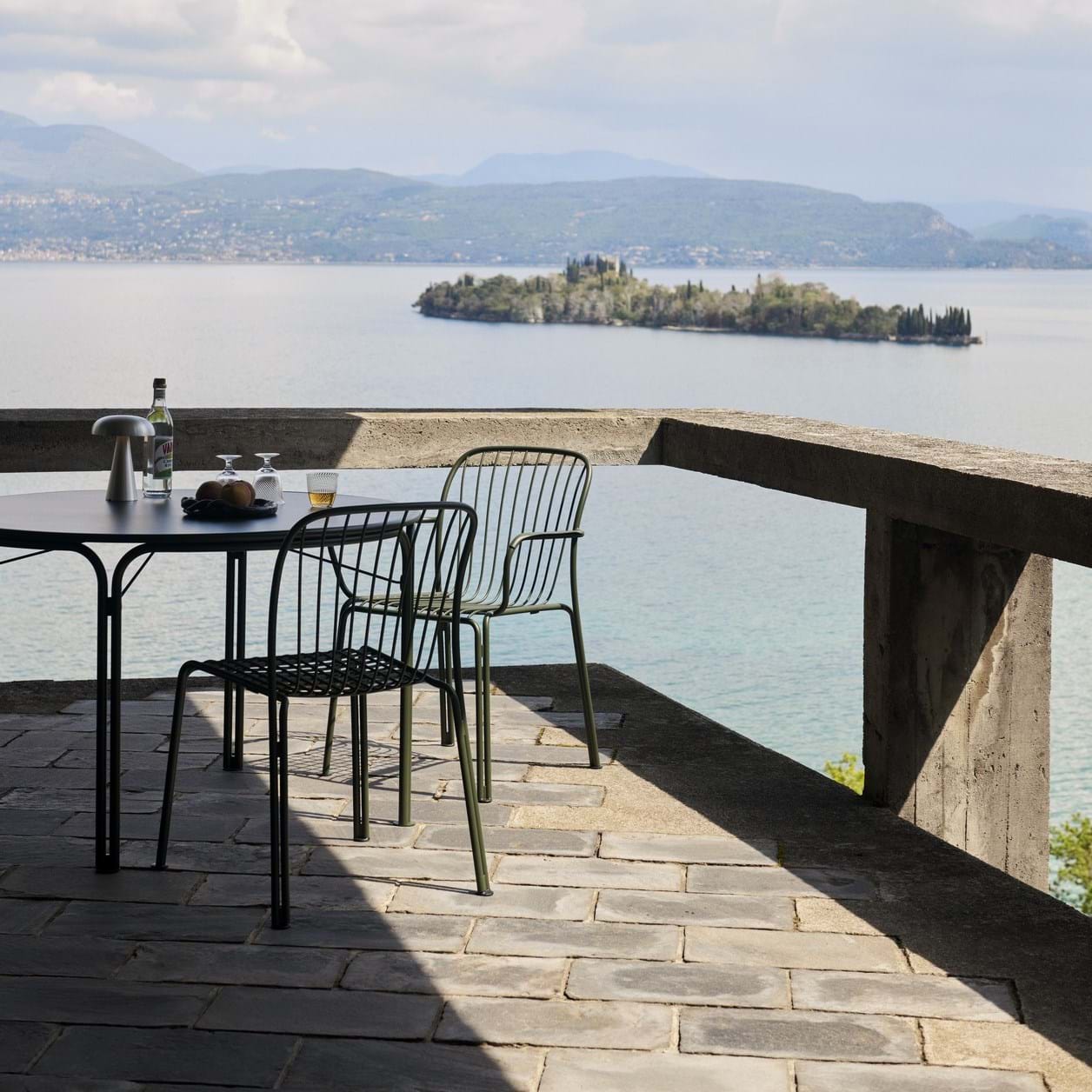 Thorvald SC98 Dining Table Round från Vålamagasinet Matbord utemöbler, &Tradition, Image-4