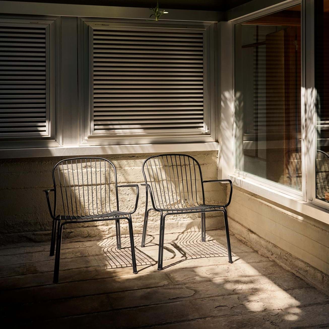 Thorvald SC101 Lounge Chair With Arms från Vålamagasinet Soffor och fåtöljer utemöbler, &Tradition, Image-2