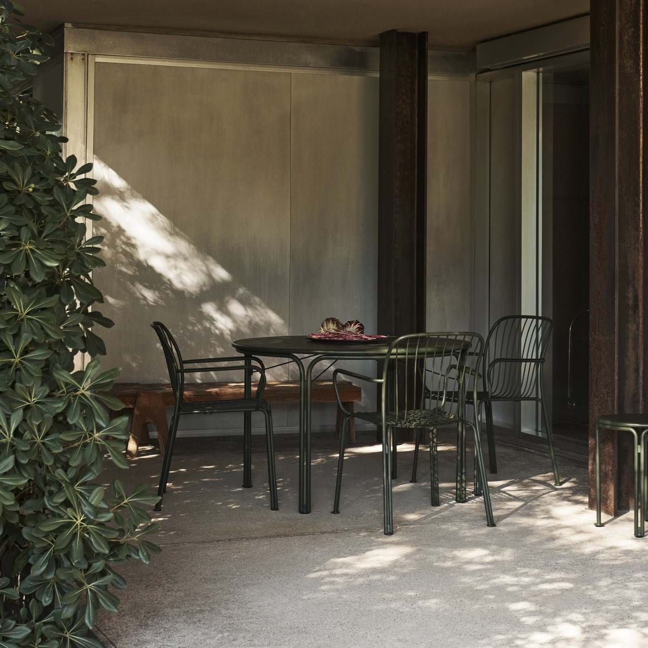 Thorvald SC98 Dining Table Round från Vålamagasinet Matbord utemöbler, &Tradition, Image-3