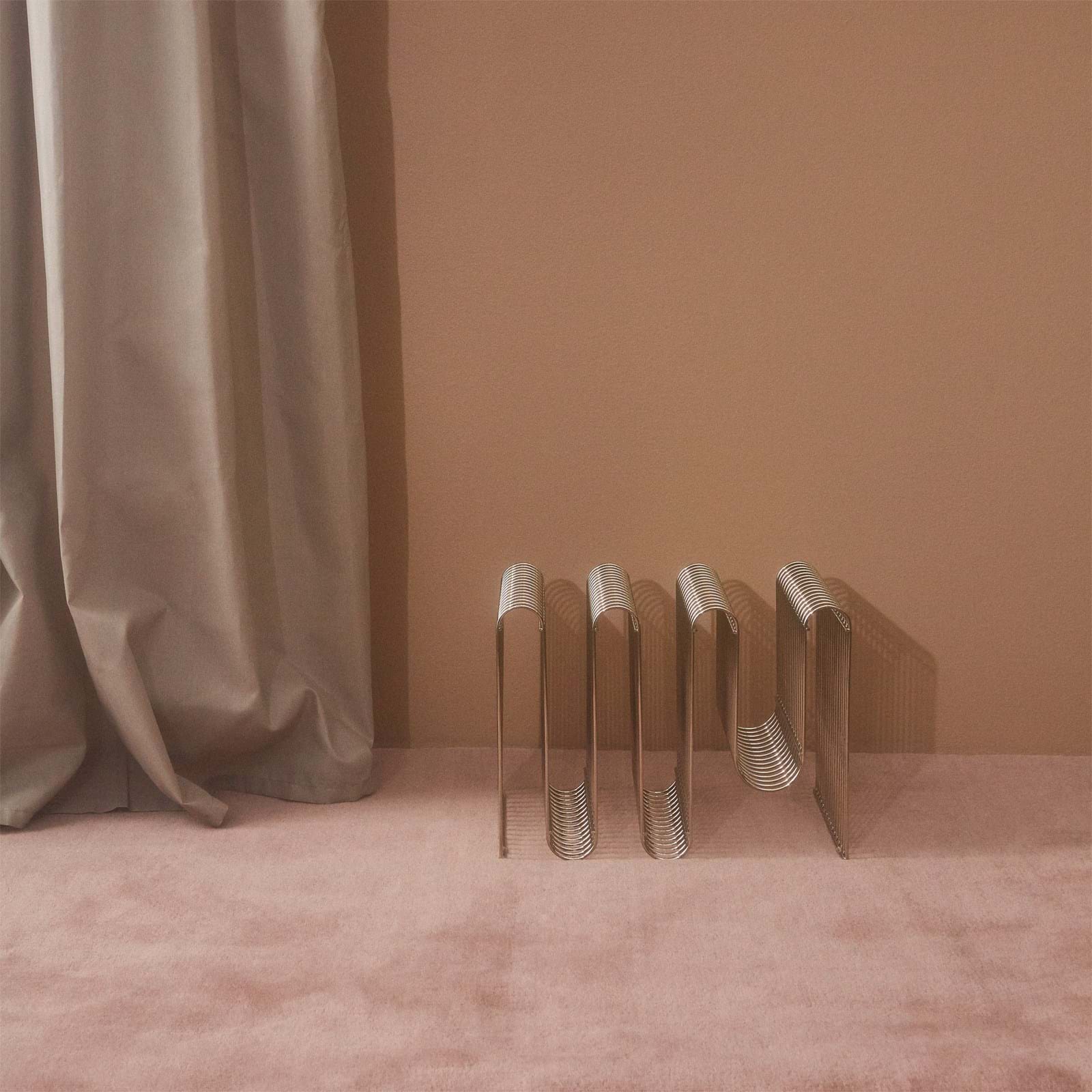 Curva Magazine Holder