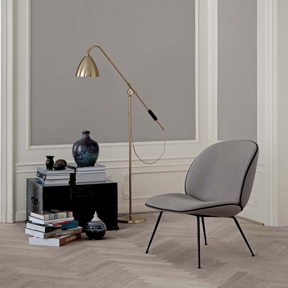 Beetle Lounge Chair Conic Base Brass Semi Matt från Vålamagasinet Fåtöljer, Gubi, Image-3