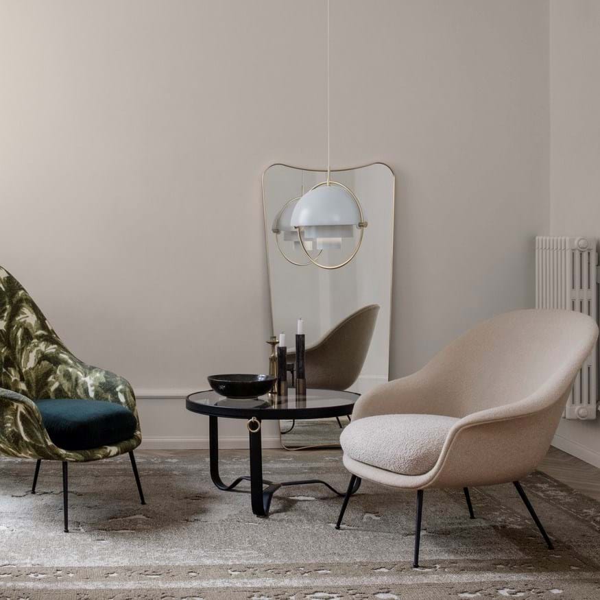 Bat Lounge Chair Low Back Conic Base Brass Semi Matt från Vålamagasinet Fåtöljer, Gubi, Image-2
