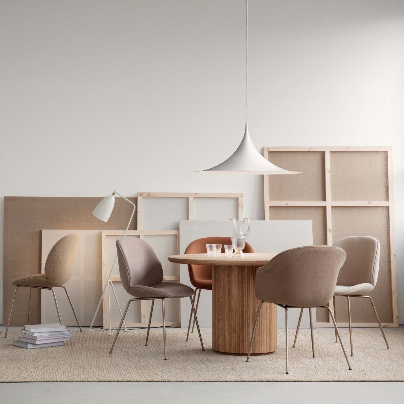 Moon Dining Table Ø120 cm från Vålamagasinet Matbord, Gubi, Image-2