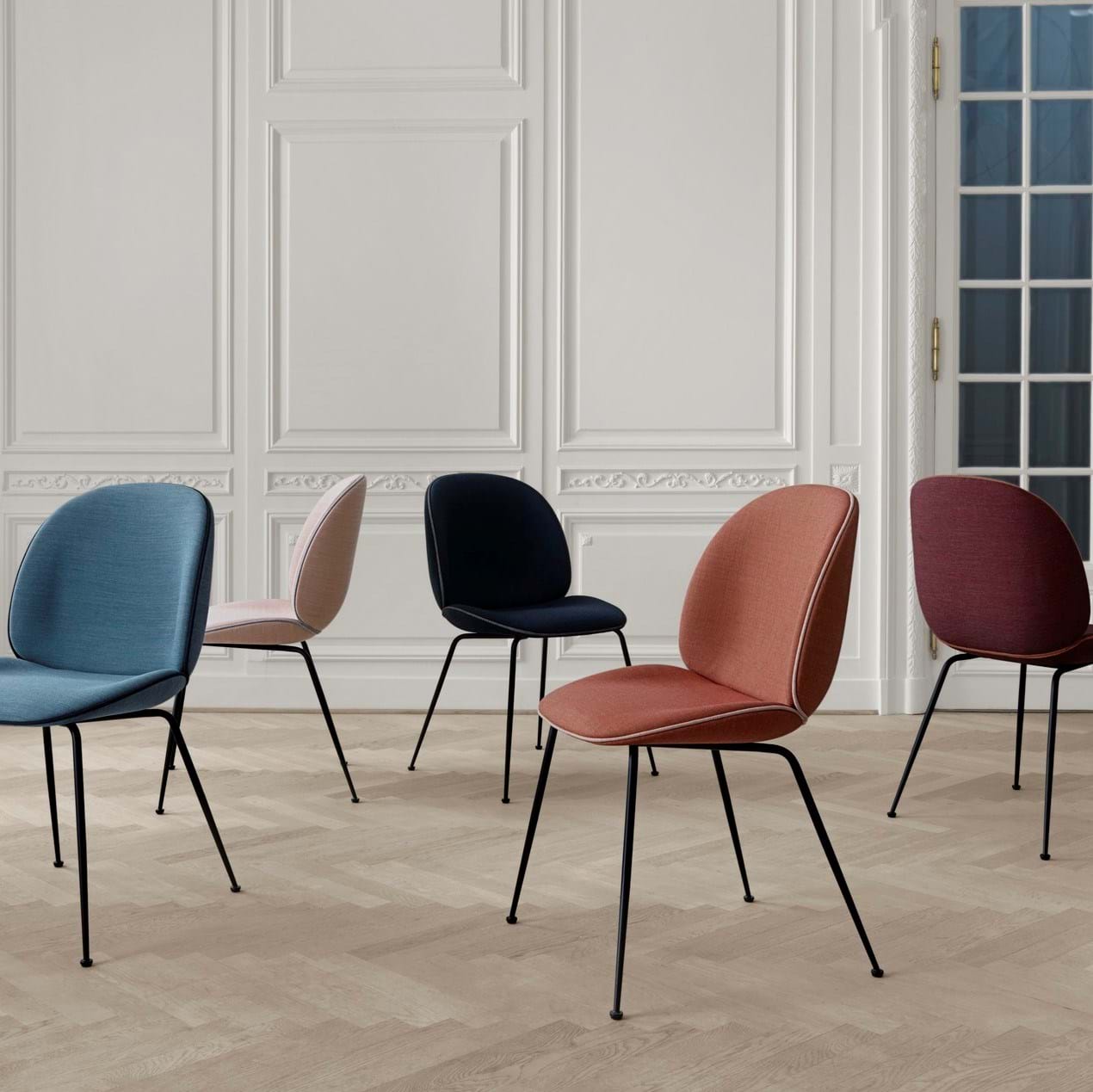 Beetle Chair Fully Upholstered Black Matt Base från Vålamagasinet Matstolar, Gubi, Image-4