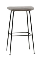 Beetle Bar Stool Fully Upholstered Black Matt Base från Vålamagasinet Barstolar, Gubi, Image-1