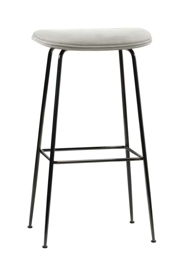 Beetle Bar Stool Fully Upholstered Black Matt Base från Vålamagasinet Barstolar, Gubi, Image-1