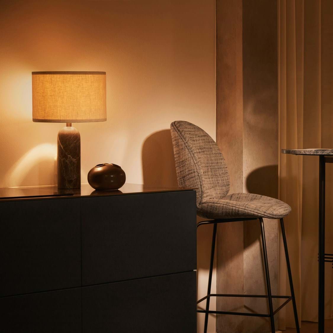 Gravity Table Lamp Large från Vålamagasinet Gubi, Gubi, Image-2