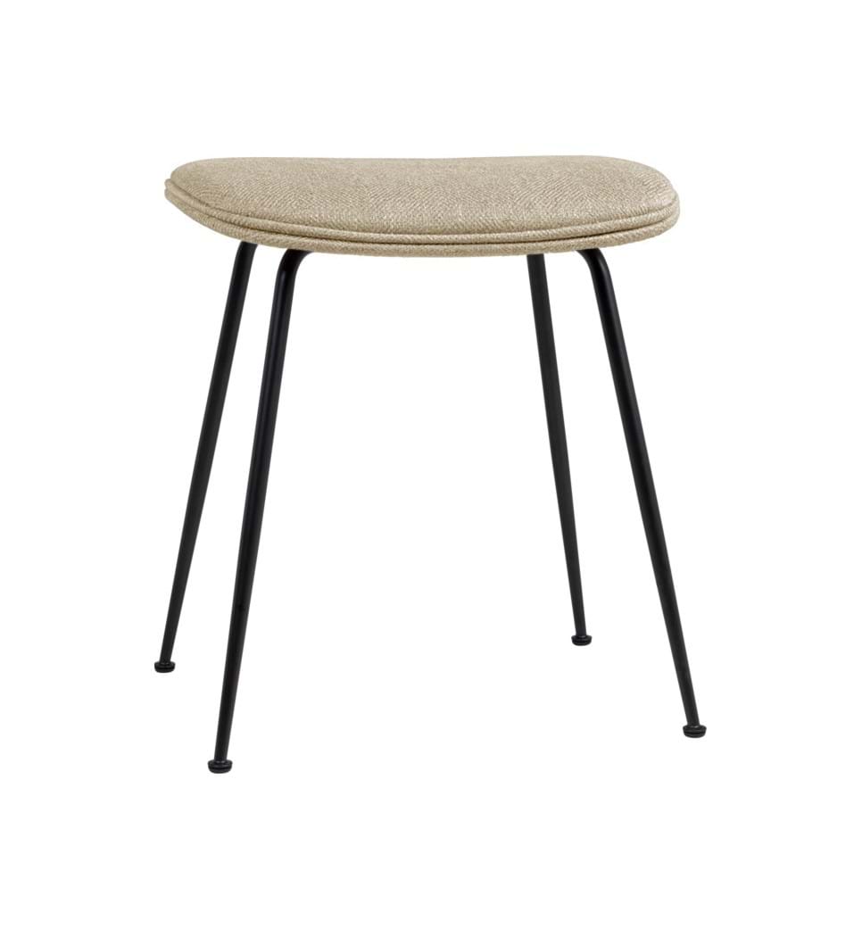 Beetle Stool Fully Upholstered Black Matt Base från Vålamagasinet Pallar och bänkar, Gubi, Image-1