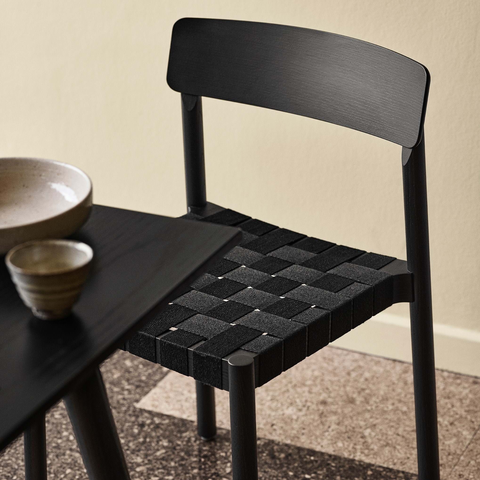 Betty TK1 Chair från Vålamagasinet Matstolar, &Tradition, Image-2