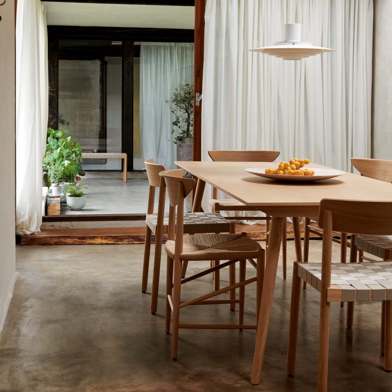 Betty TK1 Chair från Vålamagasinet Matstolar, &Tradition, Image-2