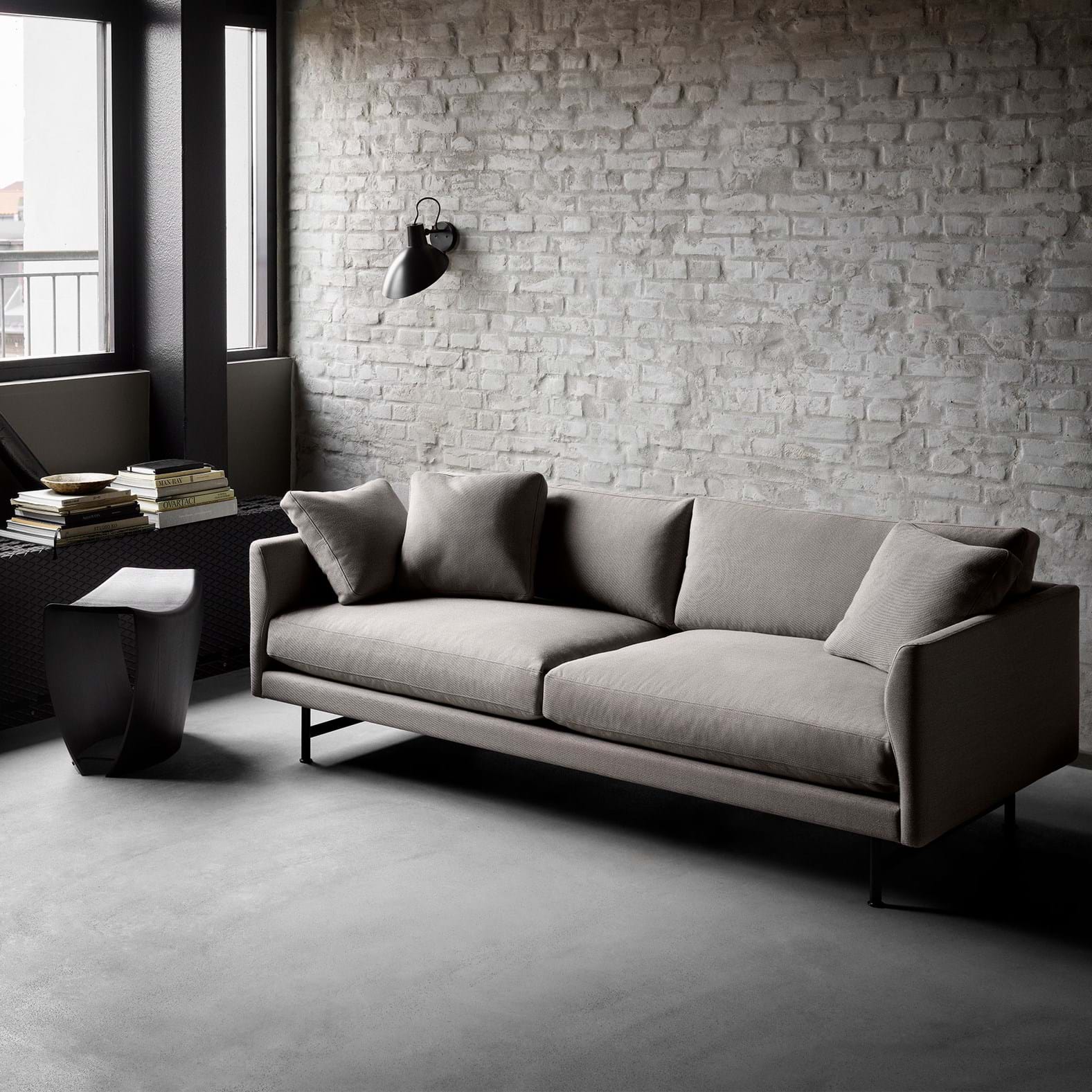 Calmo 2-Seater 95 Wood Base från Vålamagasinet Soffor, Fredericia, Image-3