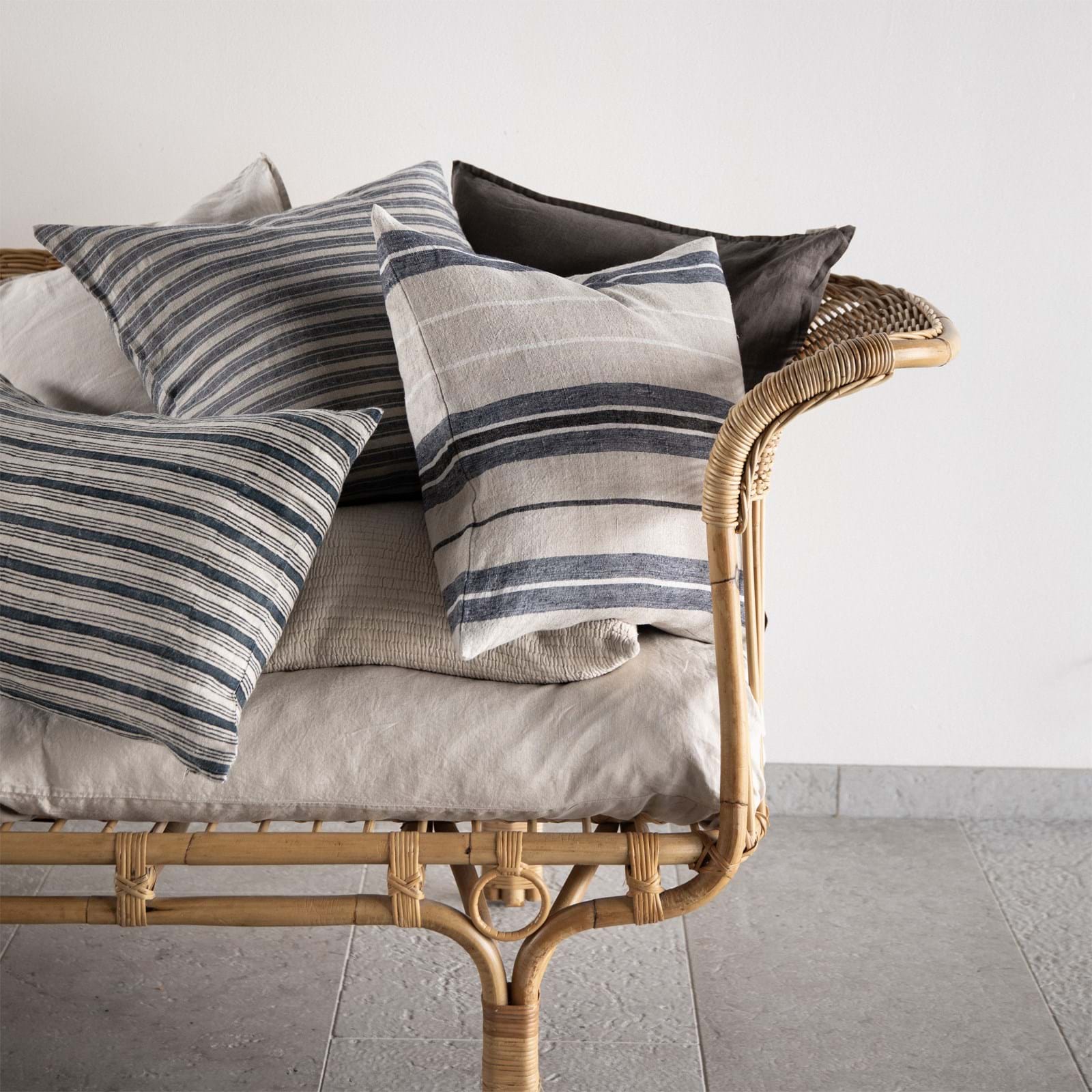 Mika Cushion Cover 50x50 från Vålamagasinet Prydnadskuddar, Tell Me More, Image-2