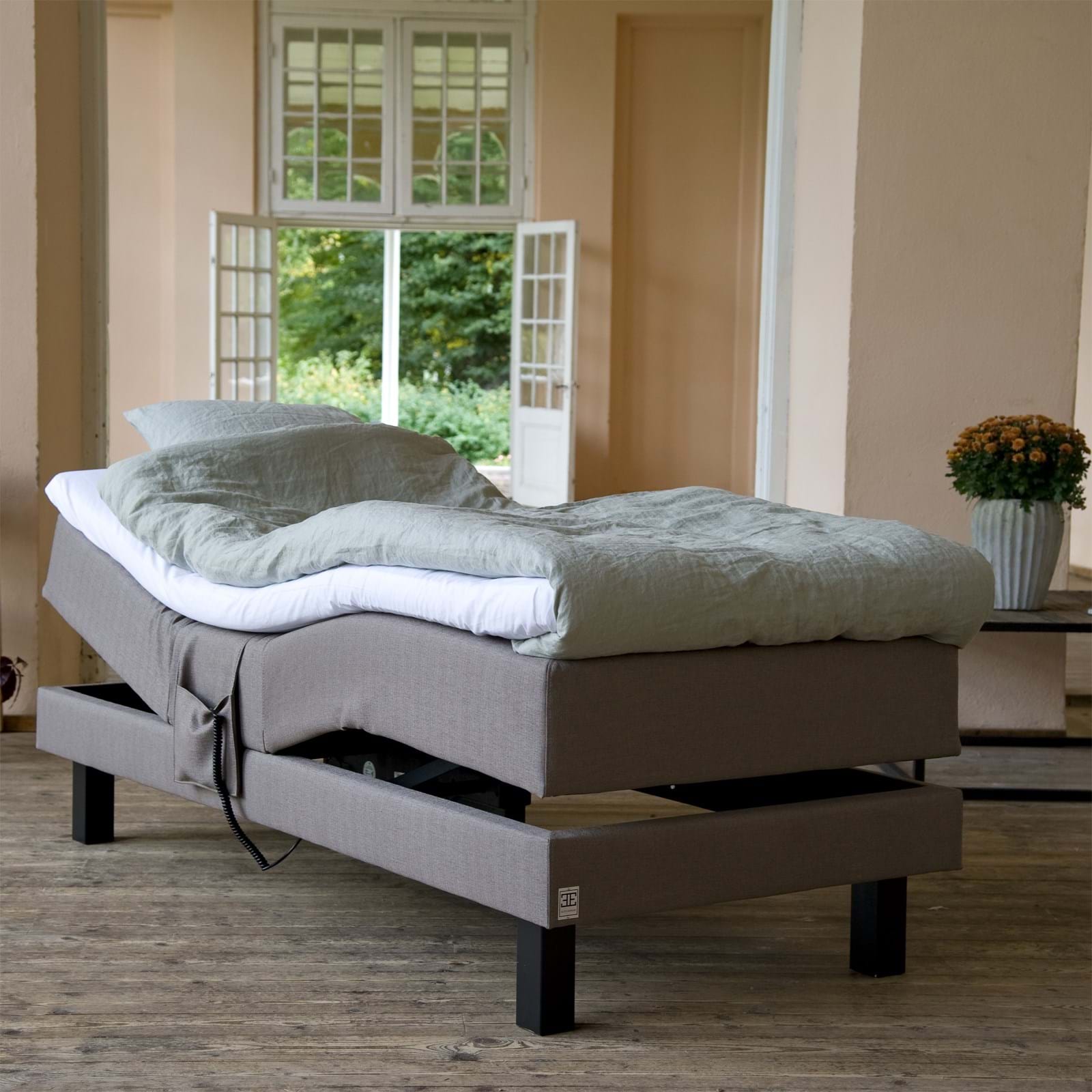 Vaxholm Ställbar Säng från Vålamagasinet Sängar och tillbehör, Elite, Image-2