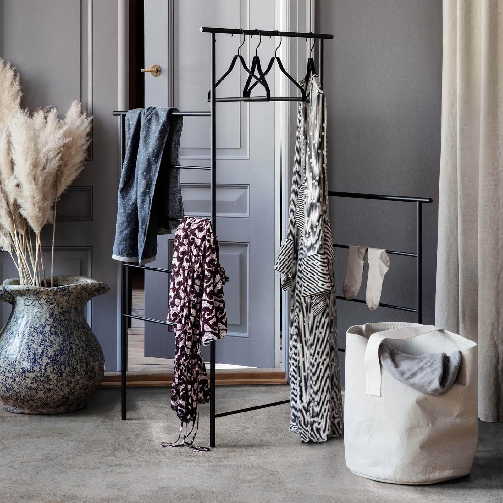 Dora Clothes Stand från Vålamagasinet Galgar och hängare, Ferm Living, Image-2