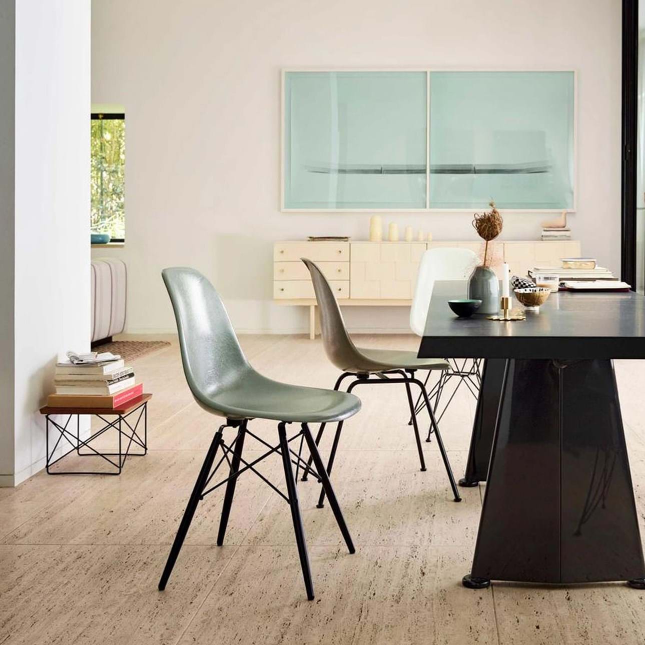 Eames Fiberglass Chair DSW Black Maple från Vålamagasinet Matstolar, Vitra, Image-4