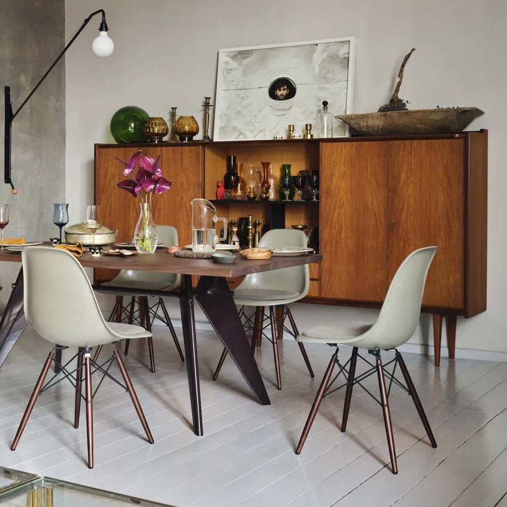 Eames Fiberglass Chair DSW Dark Maple från Vålamagasinet Matstolar, Vitra, Image-2