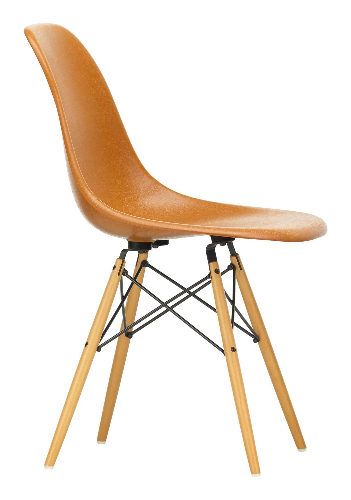 Eames Fiberglass Chair DSW Golden Maple från Vålamagasinet Matstolar, Vitra, Image-1