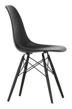 Eames Plastic Side Chair RE DSW - Black Maple från Vålamagasinet Matstolar, Vitra, Image-1