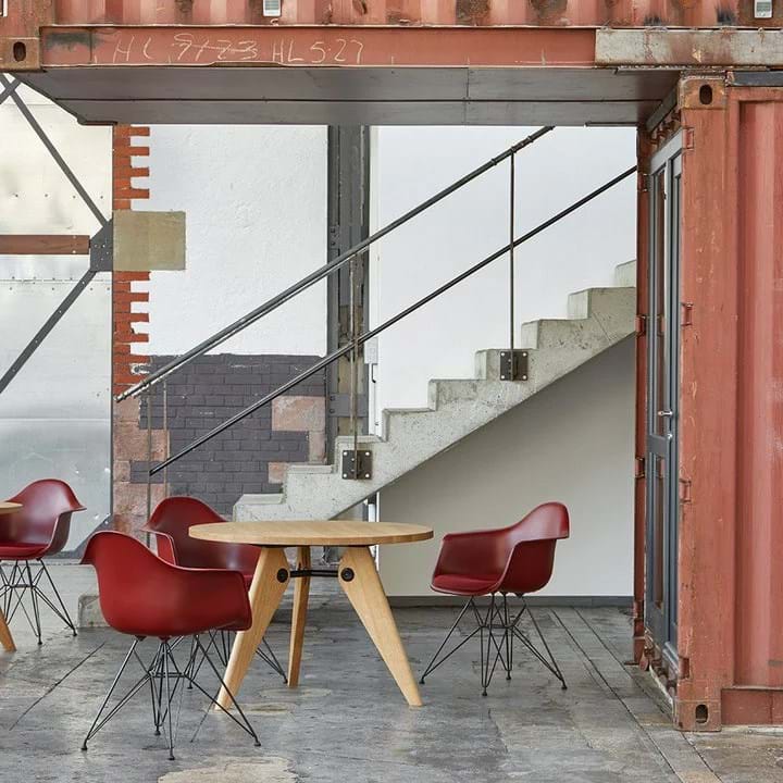 Eames Plastic Armchair RE DAR - Black Base från Vålamagasinet Matstolar, Vitra, Image-2